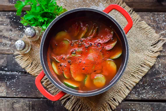 Огурцы на зиму с томатной пастой рецепт фото 6